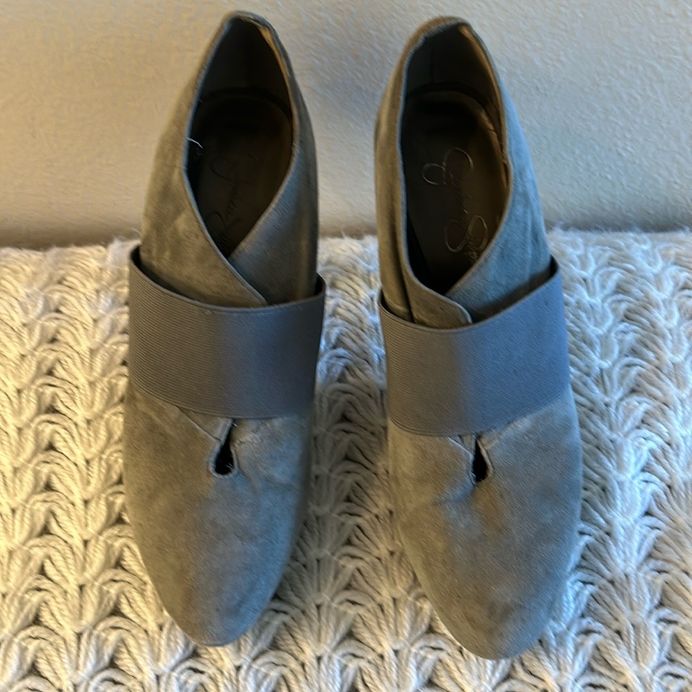 Jessica Simpson Gray Suede High Heels. Size 9B